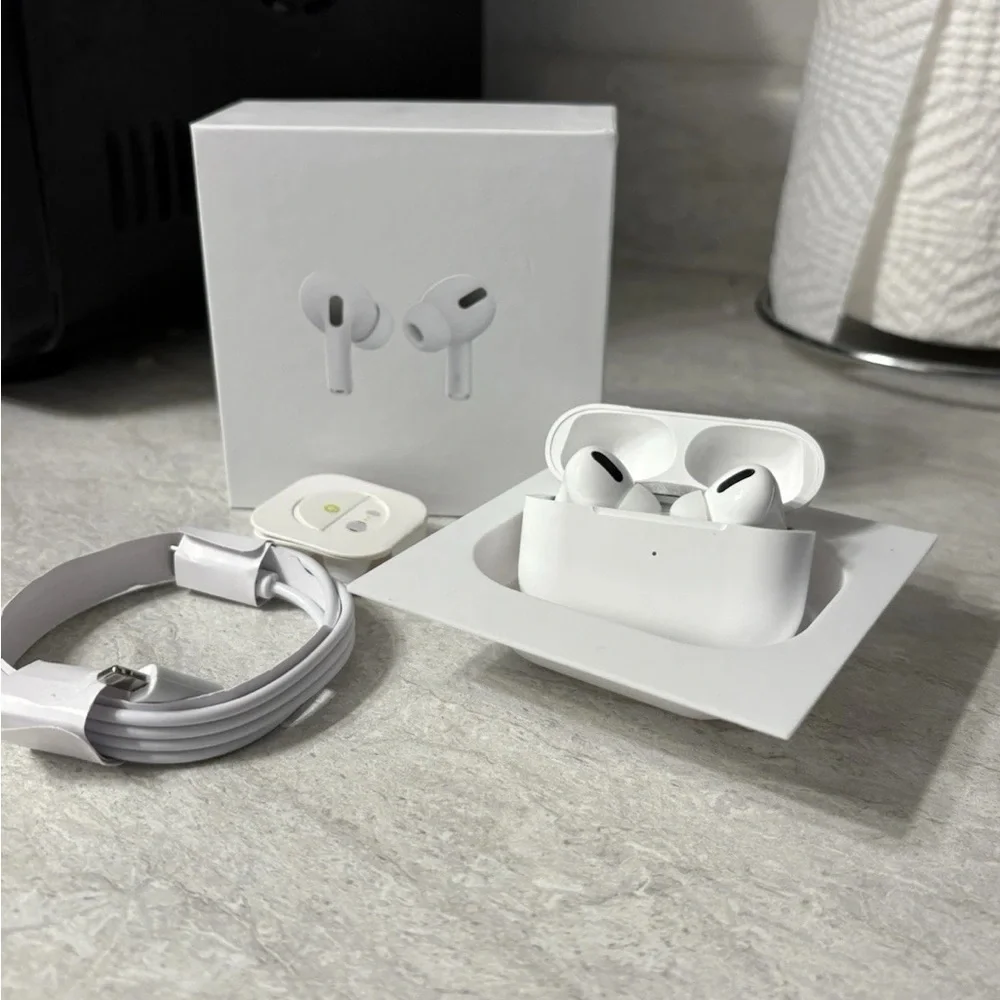 Apple White Wireless Earbuds with Charging Case